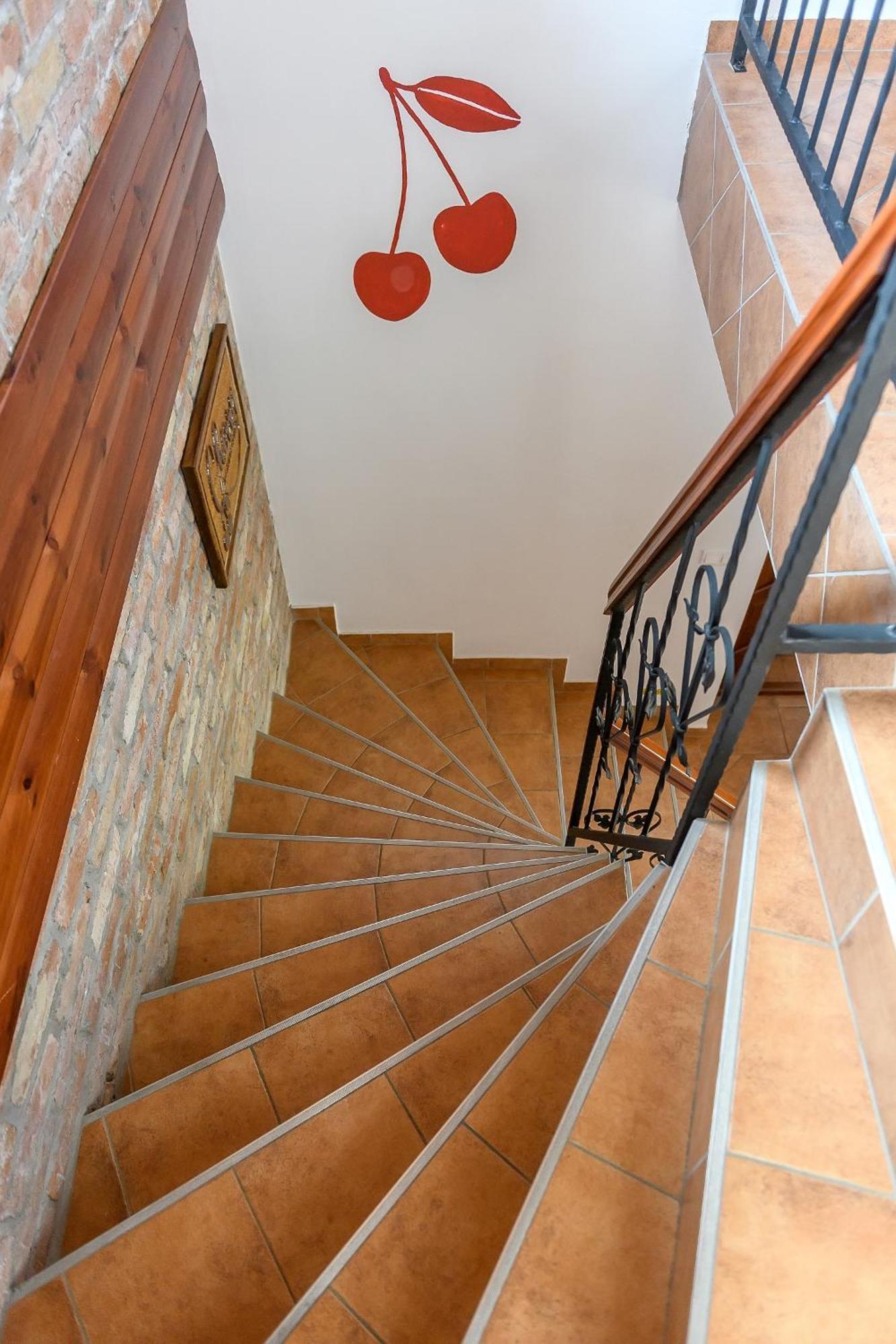 Cherry Apartmanház Sárvár Esterno foto