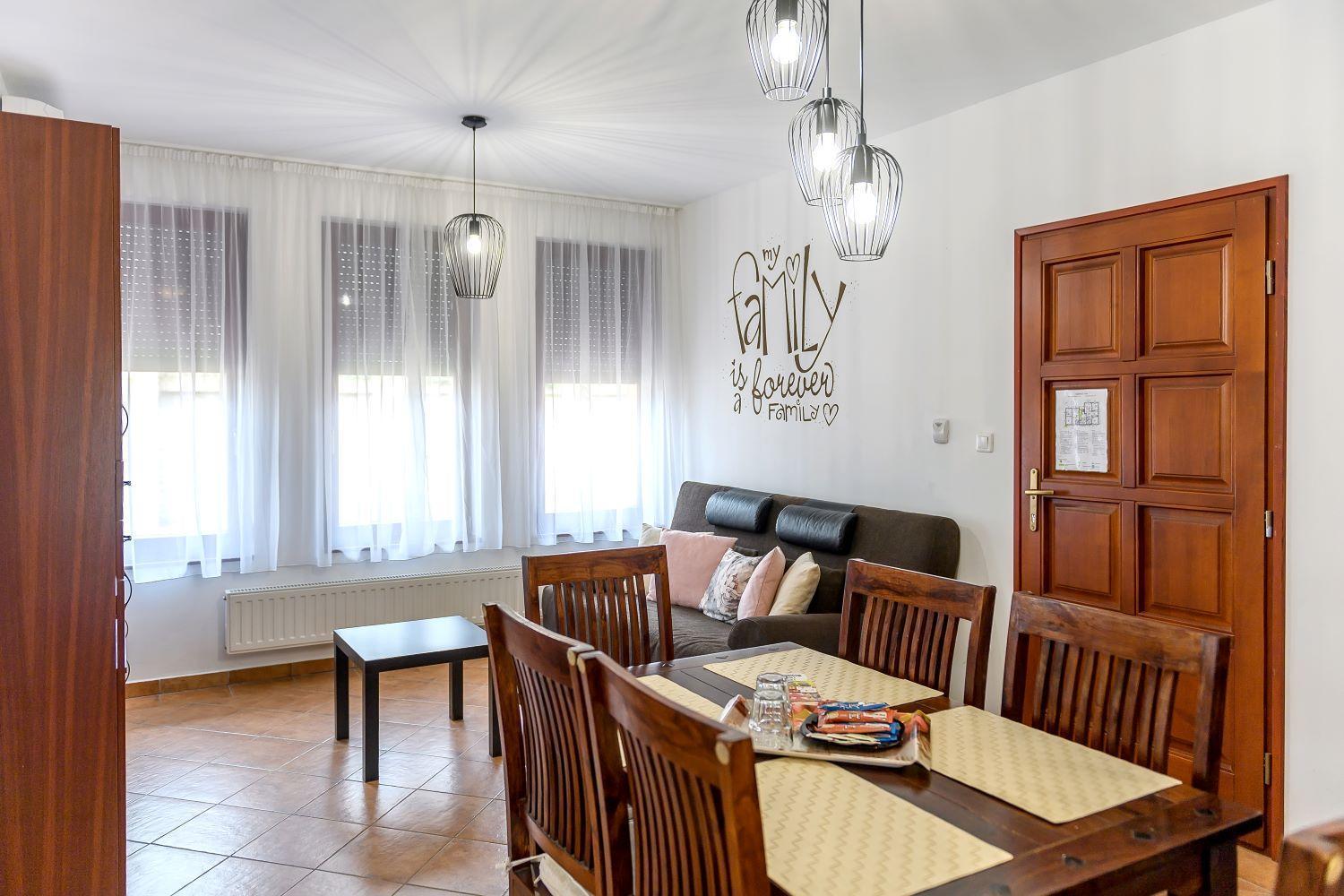 Appartamento Cherry Apartmanház Sárvár Esterno foto